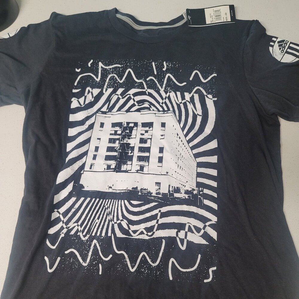 Adidas 747 Warehouse Street Tee Men's Graphic T-Shirt Size Large NWT
